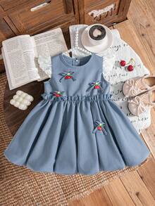 SHEIN Vintaside Kids 1件女婴夏季新款牛仔风蝴蝶结樱桃装饰荷叶边灯笼袖可爱休闲连衣裙，韩版 - 藍色 - 查看 5