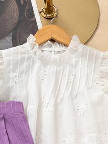 SHEIN 2pcs/Set Tween Girls Pure White Cap Sleeve Top With Frill Stand Collar, Hidden Button Closure, Pleated Texture; Paired With Loose Fit Light Purple Wide Leg Pants With Vertical Ribbed Texture, Elastic Waistband, Suitable For Spring, Summer And Early Autumn - Multicolor - View 4