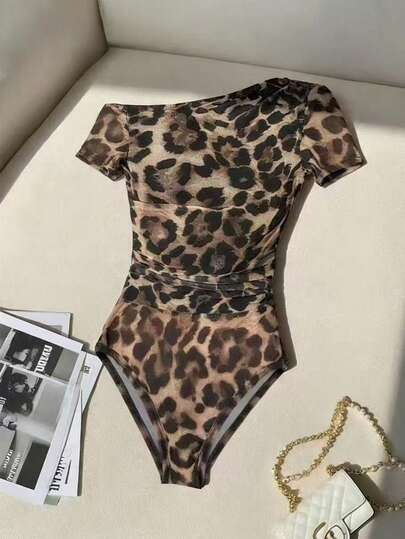 Franclia Petite Body con hombro asimétrico, manga corta y cintura fruncida con estampado de leopardo, adecuado para primavera, verano, otoño e invierno, elegante para fiestas, reuniones, uso diario, citas, playa, versátil, romántico, temporada de graduación, moda casual