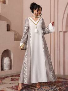 Al Najma Vestido de unicolor con parches, cuello floral y ribete de cinta dorada - Multicolor - Ver 5