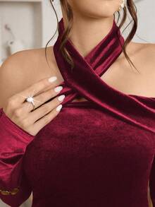 Opuloom Gaun Panjang Bodycon Merah Vintage Wanita Model Duyung dengan Lengan Panjang Hingga Pergelangan Tangan dan Bahu Terbuka - Merah - View 6