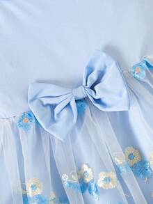 SHEIN Đầm hè cho bé gái 4-7 tuổi, thích hợp cho mùa tựu trường, màu xanh dương, kiểu dáng thời trang dễ thương, tay phồng, nơ, thêu hoa, dây lưới, chất liệu mềm mại thoải mái, phù hợp cho các hoạt động ngoài trời mùa xuân/hè, có thể dùng làm quà tặng. - Màu xanh lam - Xem 2