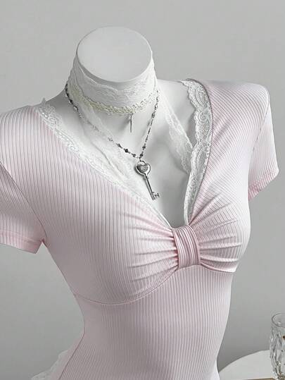 Elamini Women's Apricot Lace Patchwork V-Neck Fitted Short Sleeve T-Shirt, Sweet & Versatile, Suitable For Dates And Casual Wear