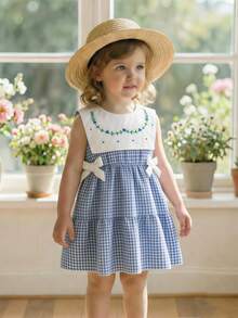 SHEIN Vintaside Kids 女婴夏季新款圆领后开襟海军蓝领花卉刺绣腰部松紧下摆拼接泡泡袖连衣裙，白色蝴蝶结装饰，可爱度假百搭甜美格子学院风 - 藍色 - 查看 4