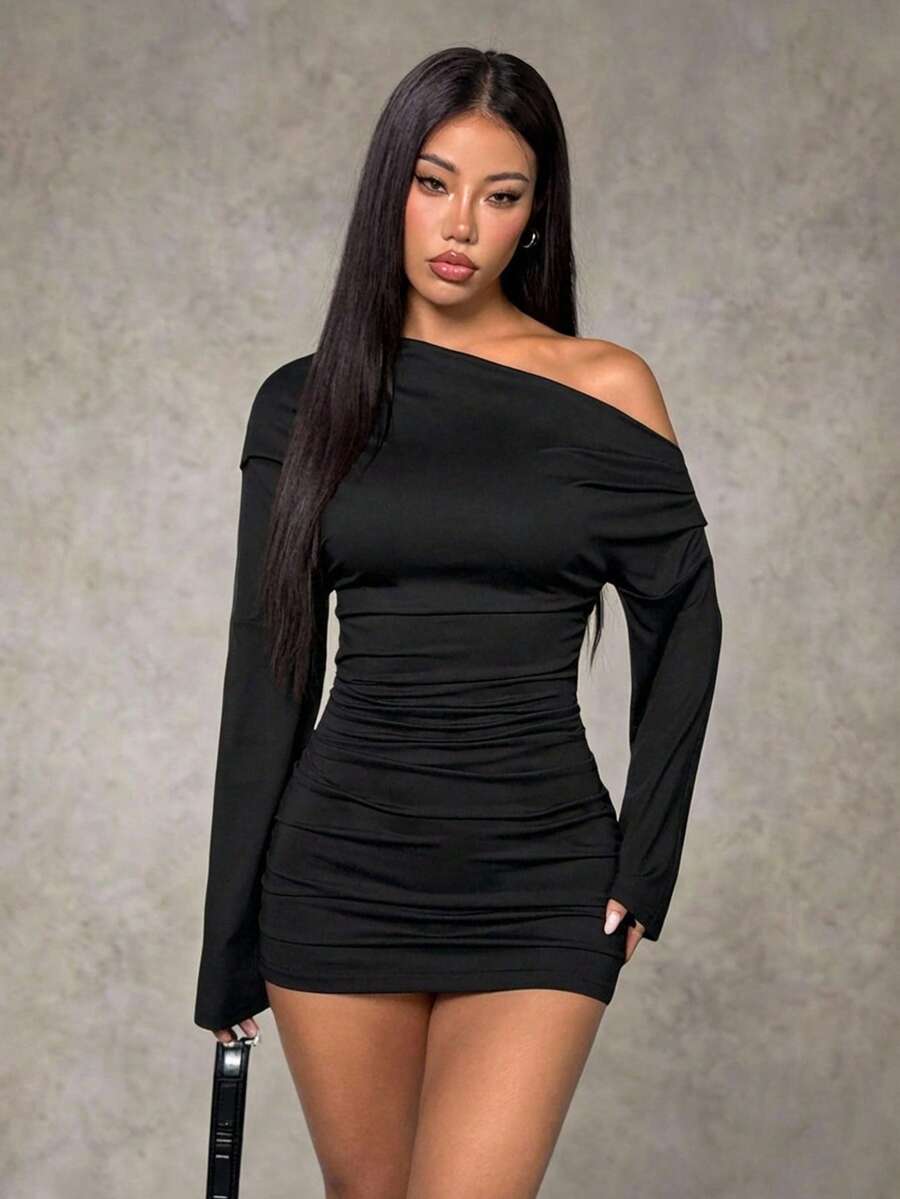SHEIN PETITE 女款黑色優雅性感時尚夜店風秋季露肩洋裝，極簡休閒不對稱肩露背純色冬季洋裝，適合嬌小女性