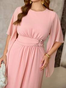 Roveilla 大码女装春夏法式浪漫西西里风优雅休闲通勤度假下午茶情人节婚礼派对纯粉色圆领金属腰带扣装饰松紧腰不对称喇叭中长连衣裙 - 粉色 - 查看 3