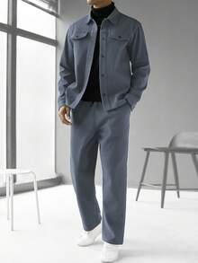 Manfinity Homme 男士纯色纽扣长袖夹克和斜插口袋长裤休闲套装 - 霧霾藍 - 查看 4