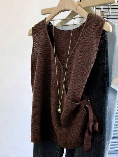 SHEIN LUNE Áo tank top dệt kim không tay cổ chữ V màu nâu đậm, thời trang tối giản, đa năng dành cho nữ cỡ lớn, mẫu mới về mùa xuân/hè 2026, hoàn hảo cho trang phục mùa xuân và mùa hè.