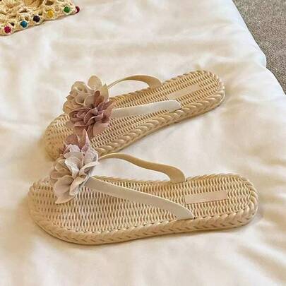 Zapatillas de playa geniales ropa exterior de verano para mujer 2026 nuevo estilo de hadas flor plana cómoda chanclas de una palabra zapatillas de vacaciones