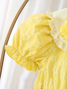 SHEIN 女婴可爱夏季黄色纹理花卉图案花瓣袖连衣裙 - 黃色 - 查看 3