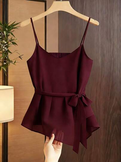 Franclia Elegante camiseta de mujer con escote en V, tirantes finos y cinturón en forma de H en color rojo carmesí para primavera/verano