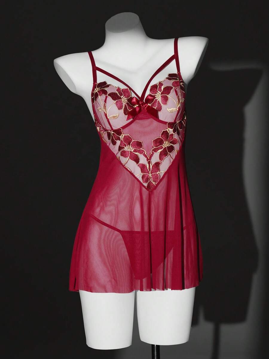 SHEIN Bộ 2 món: Áo ngủ hai dây lưới xuyên thấu màu đỏ tía thêu hoa 3D cổ điển với dây đeo có thể điều chỉnh và quần lót G-string cùng màu, gợi cảm. - Màu Đỏ Sâu - Xem 1