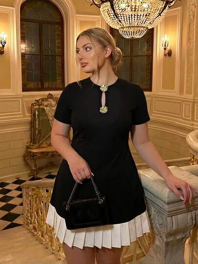 Dripcurv Đầm ngắn tay thanh lịch dành cho nữ cỡ lớn, phối màu đen trắng, trang trí khóa kim loại hình hoa, đầm xuân cho nữ, đầm dự tiệc cho nữ, đầm thanh lịch cho nữ, đầm đen cổ điển cho nữ, đầm xếp ly gấu, đầm ngắn tay cho nữ, đầm thanh lịch cho nữ