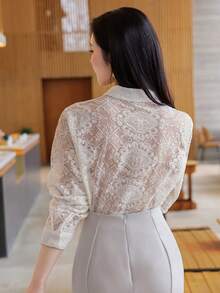 DAZY 女士纯色蕾丝纹理宽松长袖翻领优雅正式衬衫，春秋季 - 米色 - 查看 2