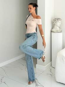 Siren Gaze 女士金属装饰斜肩修身短袖T恤 - 杏色 - 查看 3