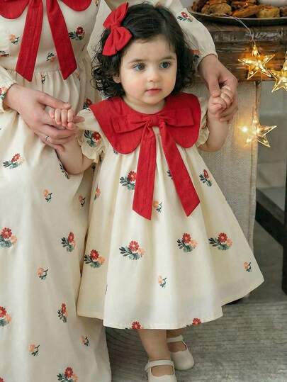 SHEIN Vestido de niña con estampado floral diminuto, lazo y mangas con volantes, vestido de princesa para niñas pequeñas, uso diario lindo, base blanca con estampados coloridos