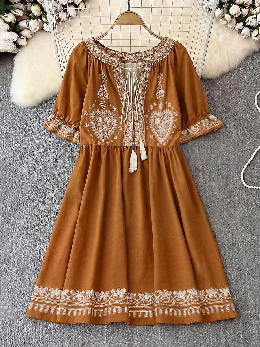 Franclia فستان متوسط الطول أنيق وكاجوال للعطلات، بياقة مربعة وأكمام منتفخة ومكشكشة وربطة خصر، طراز عتيق وأنيق - بني - مشاهدة 1