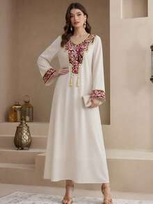 Al Najma 新款优雅V领亮片刺绣修身舒适休闲派对连衣裙 - 彩色 - 查看 3