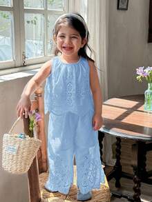 SHEIN LMoss Kids 女宝宝可爱夏季度假白色花卉刺绣宽松吊带背心和松紧腰裤套装 - 藍色 - 查看 4