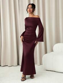 SHEIN PETITE 简约高品质塔夫绸不对称领口褶皱喇叭袖及地鱼尾裙，适合情人节、婚礼等场合穿着。 - 紫紅色 - 查看 4