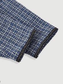 SHEIN MOD Bộ đồ nữ cỡ lớn 2 mảnh bằng vải tweed phối màu, áo blazer dài tay cài cúc đơn màu trơn thanh lịch bằng vải tweed, trang phục thu đông, cúc áo mạ bạc sáng bóng. - Màu xanh hải quân - Xem 4