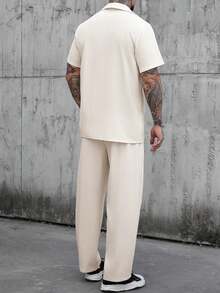 Manfinity CasualCool 大尺碼男士雙排扣翻領襯衫與長褲套裝，米色，夏季，休閒，城市度假，兩件式套裝，象牙色西裝，街頭風，老錢風，海灘穿搭，正式 - 米色 - 查看 2
