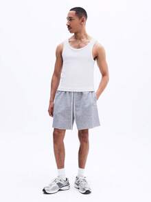 SUMWON Pantalones cortos con cordón para hombre, con bolsillos laterales y bordado de texto de verano para uso casual y relajado - Gris - Ver 3