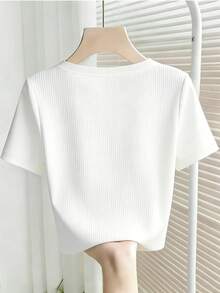 Franclia 白色罗纹针织V领短袖开衫，珍珠装饰单排扣修身款上衣，百搭通勤内搭/外搭，优雅法式简约设计针织上衣，纽扣V领上衣，白色上衣，可爱上衣，可爱白色上衣，短袖毛衣，女士白色上衣，女士上衣和衬衫，职业衬衫，女士服装，带纽扣上衣，女士短袖上衣，女士休闲上衣，优雅女装S3433 - 白色 - 查看 2