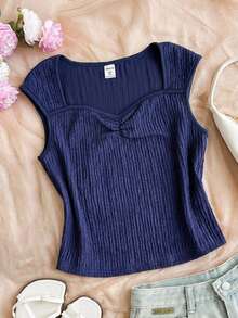 SHEIN 少女海军蓝纹理方领吊带背心，褶皱纹理面料，无袖短款设计，心形领口+前褶细节，柔软面料，适合夏季穿着，复古方领+独特纹理，修身不束缚，易于搭配，打造温柔优雅的少女造型。 - 藏蓝色 - 查看 1