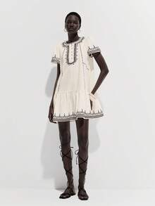 Breezaya 女士休闲圆领撞色印花纽扣装饰短袖连衣裙，适合春夏假期穿着 - 杏色 - 查看 4