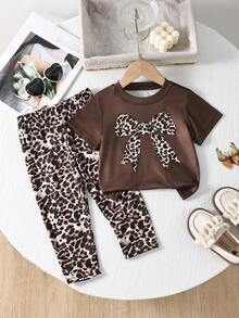 SHEIN Playful Pals 女婴可爱蝴蝶结印花白色圆领短袖上衣搭配舒适豹纹休闲裤，T恤套装，春夏款 - 棕色 - 查看 3