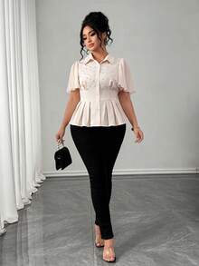 SHEIN Elenzya Áo sơ mi tay ngắn dáng rộng, đính ngọc trai, thiết kế tối giản thanh lịch, tôn dáng, thích hợp cho các buổi hẹn hò và gặp gỡ. - Màu be - Xem 6