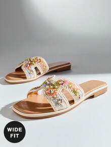 SHUZIA Sandal đế bằng nữ dáng rộng, thoải mái, họa tiết hoa móc len đính ngọc trai. - Màu be - Xem 6