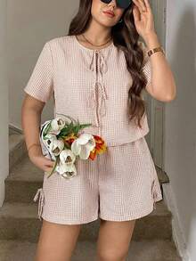 SHEIN LUNE 大码女式格子印花返校套装，女士前系带衬衫，商务休闲，适合曲线身材，搭配短裤，返校季两件套，秋季女装，复古富贵风格 - 卡其色 - 查看 6