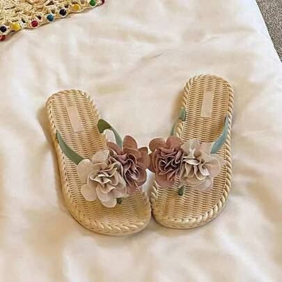 Zapatillas de playa geniales ropa exterior de verano para mujer 2026 nuevo estilo de hadas flor plana cómoda chanclas de una palabra zapatillas de vacaciones