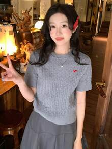 DAZY Blusa de punto de cuello redondo con estampado de letras y corazones, estilo coreano de manga corta para mujer - Gris - Ver 4
