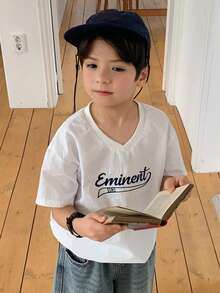 DAZY Camiseta de manga corta casual con cuello en V y estampado de letras para niño - Blanco - Ver 6