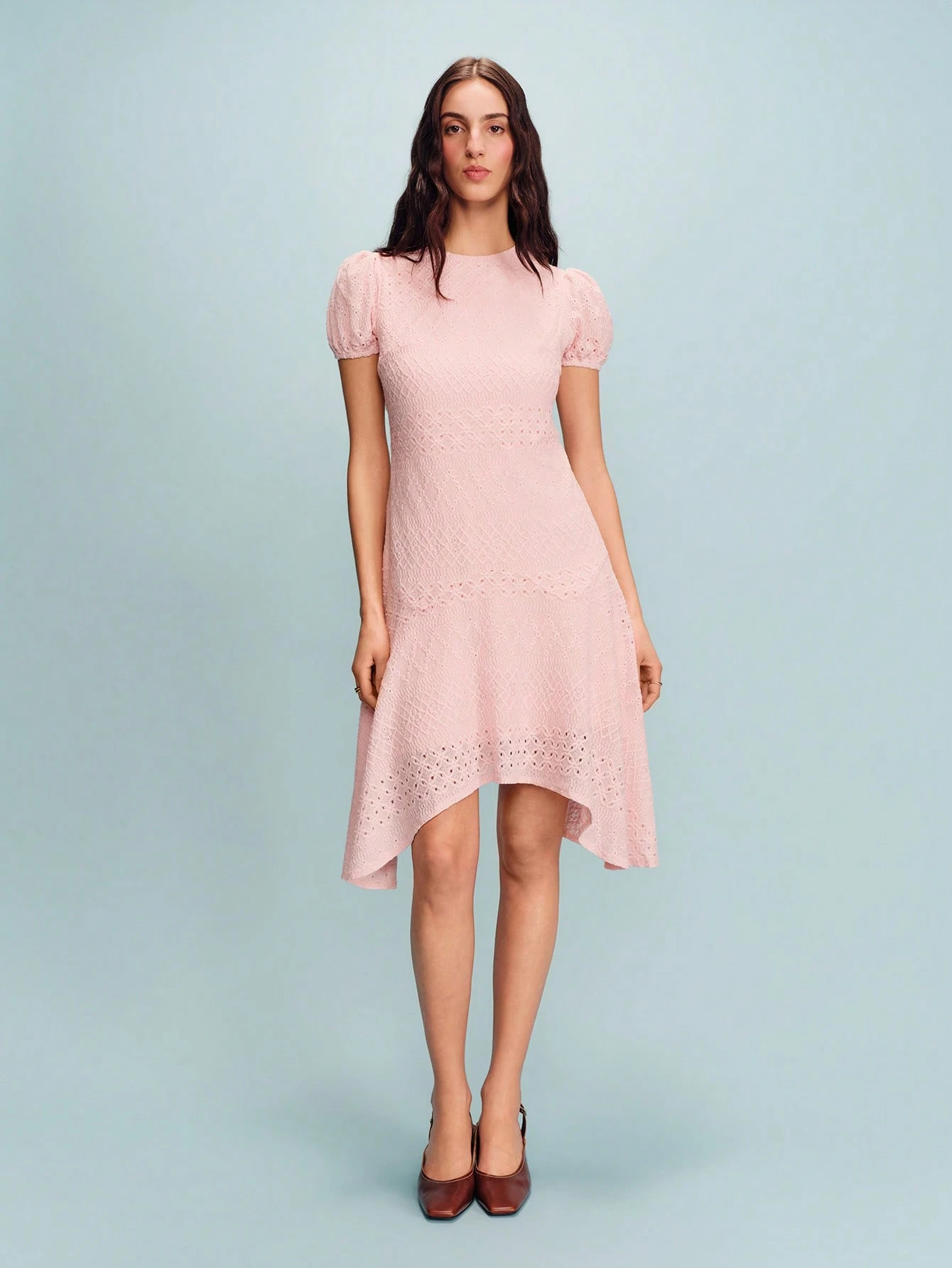 Vestido Midi Texturizado Ajustado Rosa com Mangas Bufantes Curtas e Saia Evasê