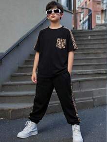 SHEIN 2件組青少年男孩休閒拼色圖案黑色短袖寬鬆T恤與抽繩長褲針織運動套裝，夏季城市度假街頭風 - 黑色 - 查看 2