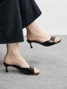 黑色