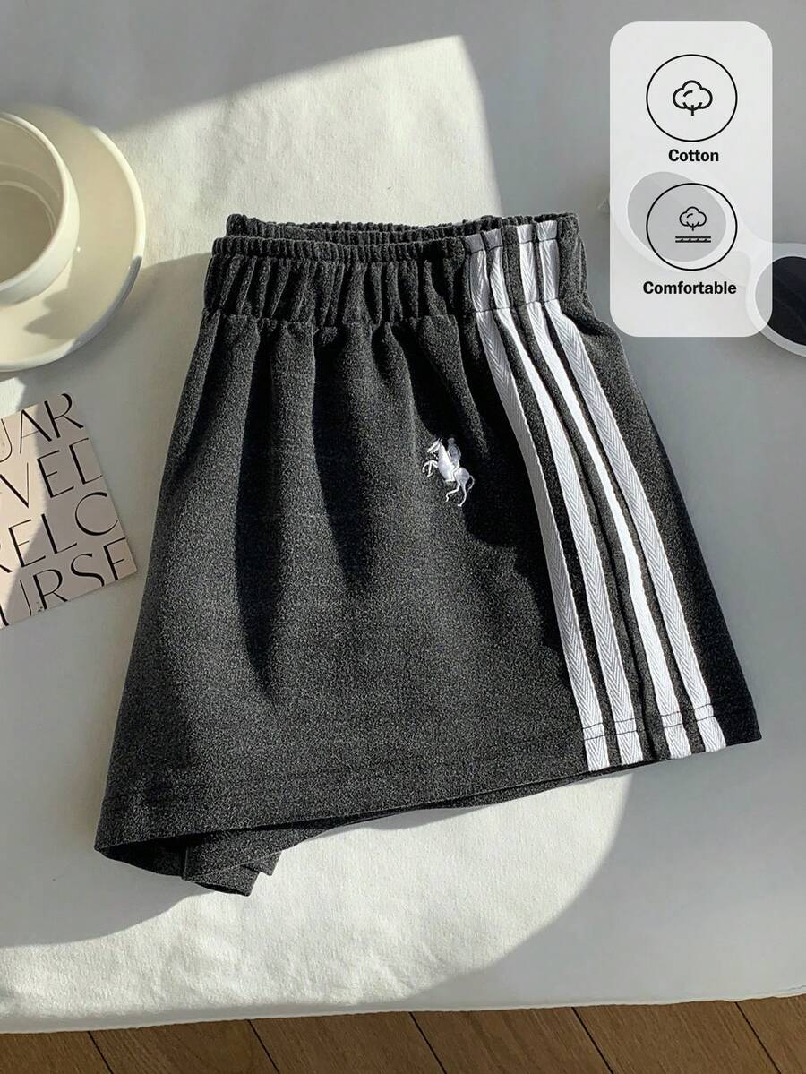 Comfortcana Plus Size Women Elastic Waist Side Stripe Snow Flake Print Shorts - Grey - View 1