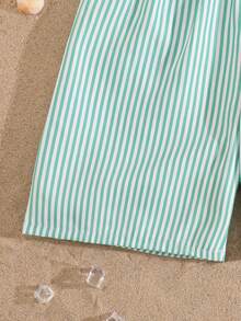 SHEIN 青少年男孩夏季海滩度假条纹印花抽绳腰宽松泳裤 - 綠色 - 查看 6