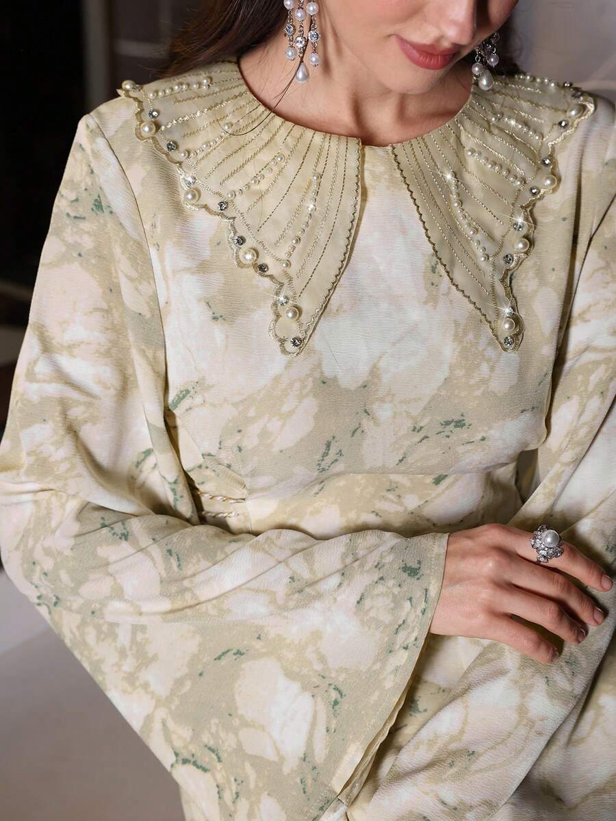 Al Najma 女士春夏梭织印花长袖系腰水钻领花卉A字优雅浪漫阿拉伯连衣裙 - 彩色 - 查看 1