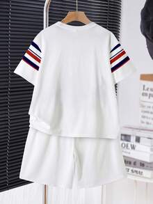 SHEIN 儿童两件套青少年男童休闲舒适时尚简约圆领白色短袖T恤和短裤套装，经典校园风，酷炫条纹印花，超大剪影骑士牛仔小马标志印花，适合春夏穿着 - 白色 - 查看 4