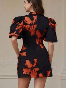 Aveloria Rosie Vestido corto minimalista para mujer con mangas de estilo de dama francesa elegante, cintura ceñida y contraste de color negro base y pétalos - Multicolor - Ver 2
