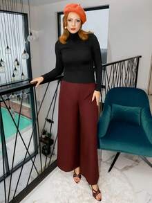 Gretanique HIGH NECK FORM FITTED TEE - Black - View 1