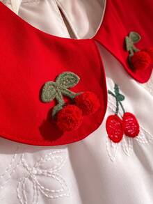 SHEIN 1件女童夏季新款刺绣樱桃图案红色彼得潘领3D樱桃无袖A字连衣裙，甜美田园简约百搭时尚连衣裙 - 紅色 - 查看 4