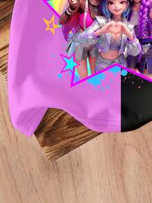 一件女童休闲上衣，可爱三人女子组合星星紫色印花，适合春夏穿着，数码印花短袖T恤，袖子上饰有星星图案，紫色派对风格，不仅穿着舒适，图案设计大胆，而且柔软亲肤。简约时尚，让孩子们在春夏成为焦点。 - 彩色 - 查看 7