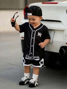 Playful Pals 男婴时尚街头运动球衣风格短袖T恤和短裤套装 - 黑色 - 查看 3