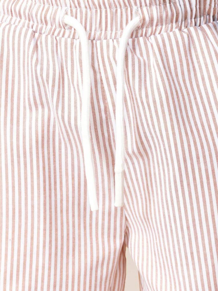 Completo maglietta con stampa di limoni e pantaloni a righe